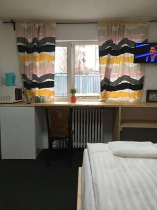 Хостелы 4 Gara de Nord Poshtel Бухарест Двухместный номер с 1 кроватью и собственной ванной комнатой-3